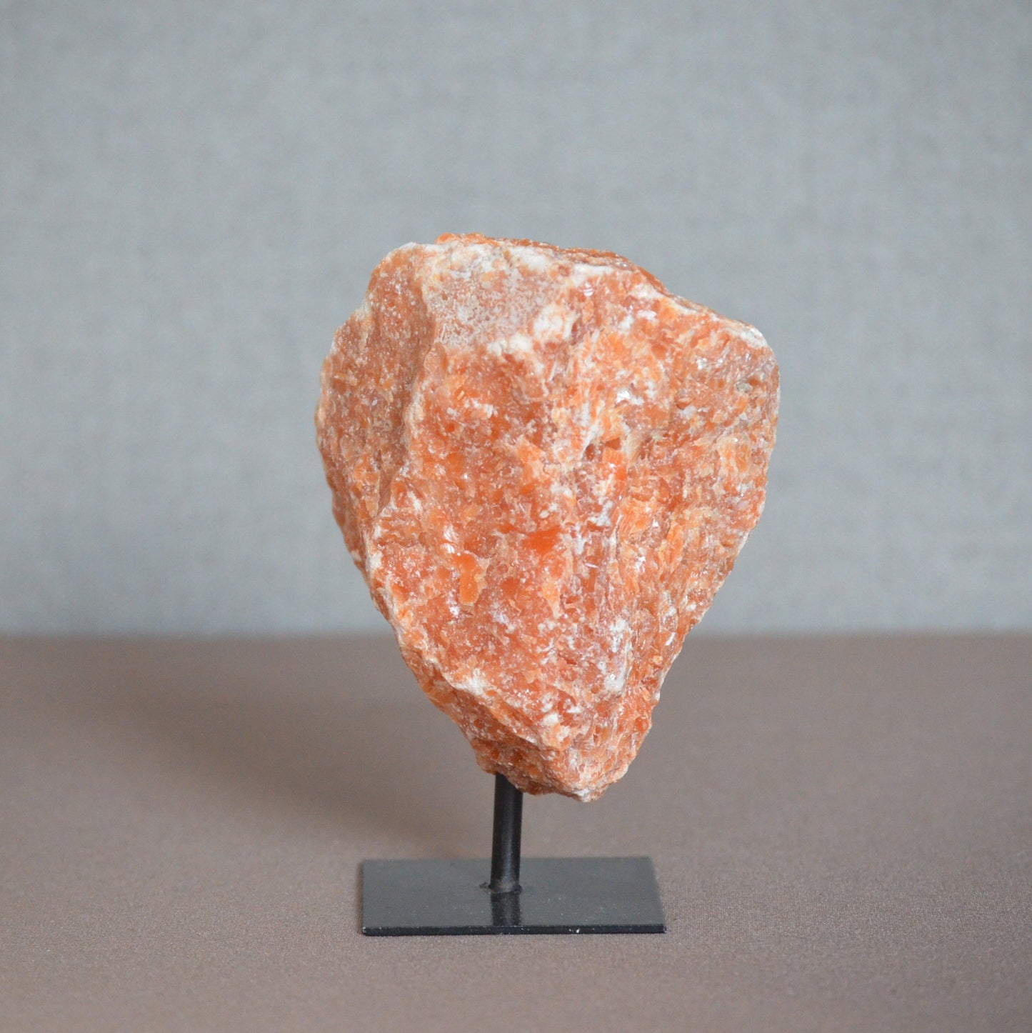 Oranje Calciet op standaard (2)