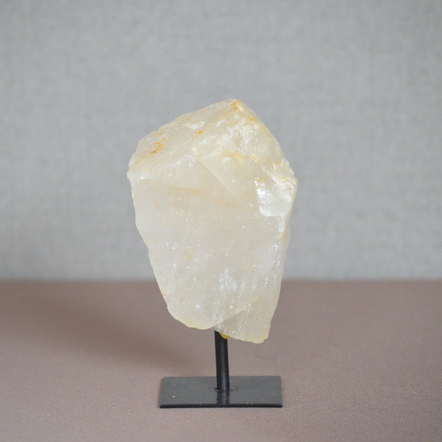 Bergkristal op voet (1)