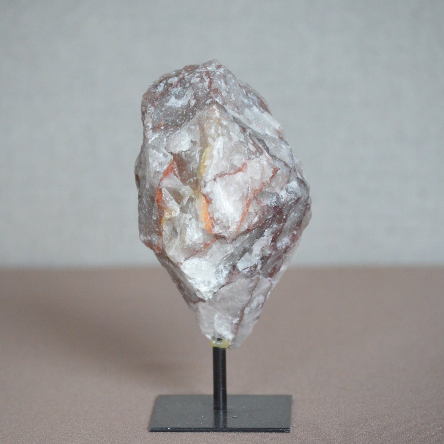 Hematietkwarts op standaard (1)