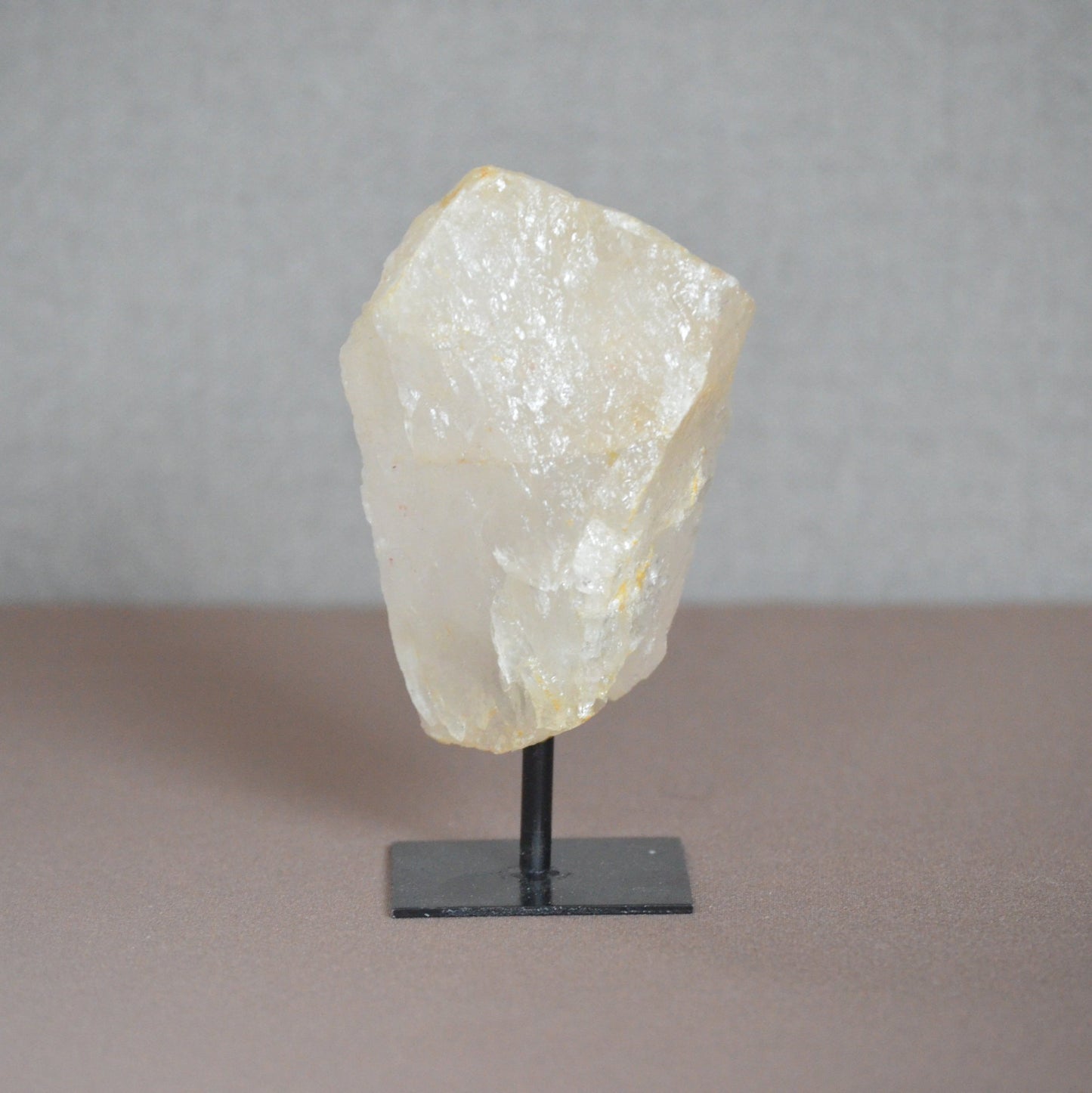 Bergkristal op voet (1)
